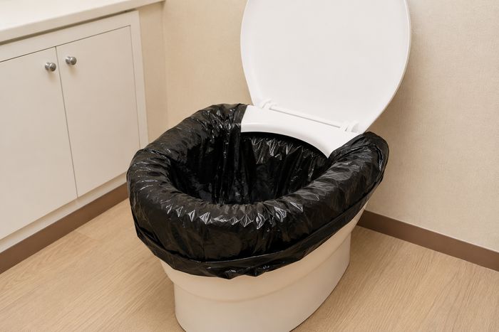 簡易トイレ・非常用トイレで凝固剤を使用するイメージ