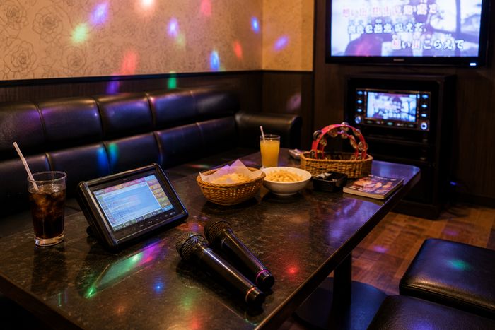 カラオケや飲食店でのおう吐物・飲みこぼし処理への備え